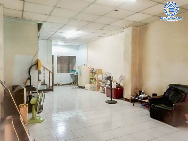 ทาวน์เฮ้าส์มือสองย่านกรุงเทพฯ ม.สัมพันธ์วิลล่า4 หลโยธิน52 เนื้อที่ 16 ตร.ว. ฟังก์ชัน 2 ห้องนอน 2 ห้องน้ำ 1 ที่จอดรถ บนทำเลยอดเยี่ยม เชื่อมต่อถ.เทพรักษ์, ถ.พหลโยธิน และถ.แจ้งวัฒนะ เพียง 6 นาทีก็ถึงรถไฟฟ้าสายสีเขียว "สถานีสายหยุด" จองเลย!...